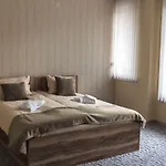 Etobicoke -стаи за гости Guest house Etropole