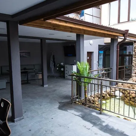 Etobicoke -стаи за гости 3*